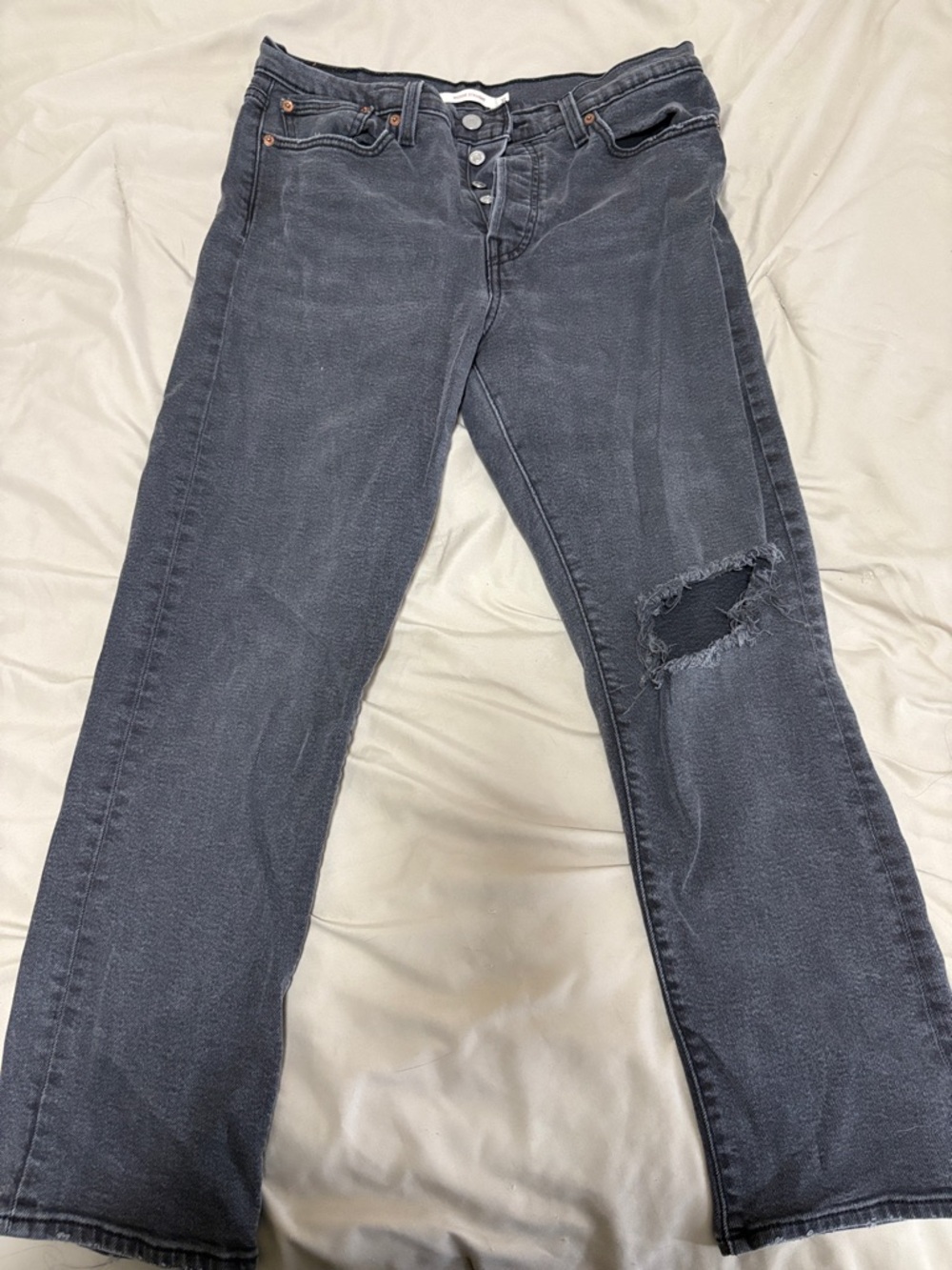 Levi's Women's Wedgie Straight Leg Jeans in Washed Black with Knee Rip